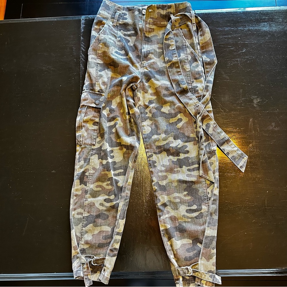Zara Size 2 Camouflage Camo Pants Cargo Unique Belt Wide Leg Adjustable Fall Mom